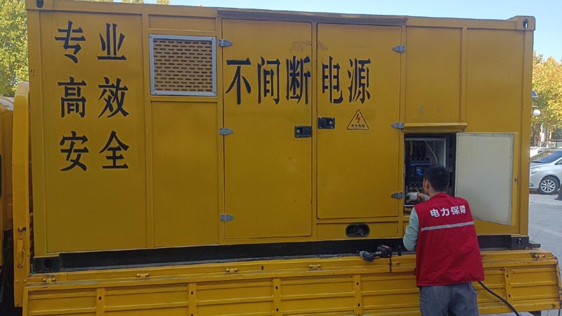潍城柴油发电机组和UPS电源配合使用时，如何避免切换过程中的电力中断？